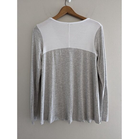 Club Monaco Lightweight V Neck Long Sleeve T-shirt - Picture 3 of 7
